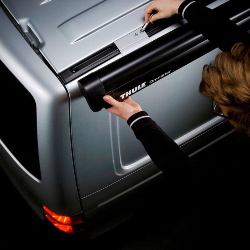 Thule Omnistor 5102 fase di montaggio