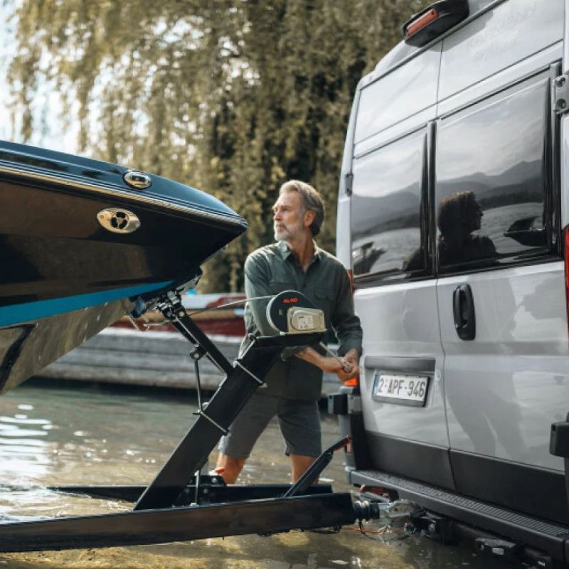 Thule VeloSwing in uso con carrello porta barca