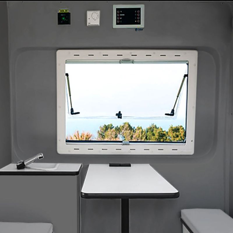 CAR FIBERGLASS BRNBI esempio interno parete grigio