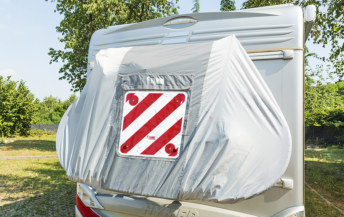 Fiamma Bike Cover Premium S telo copribici montato sul portabici di un camper