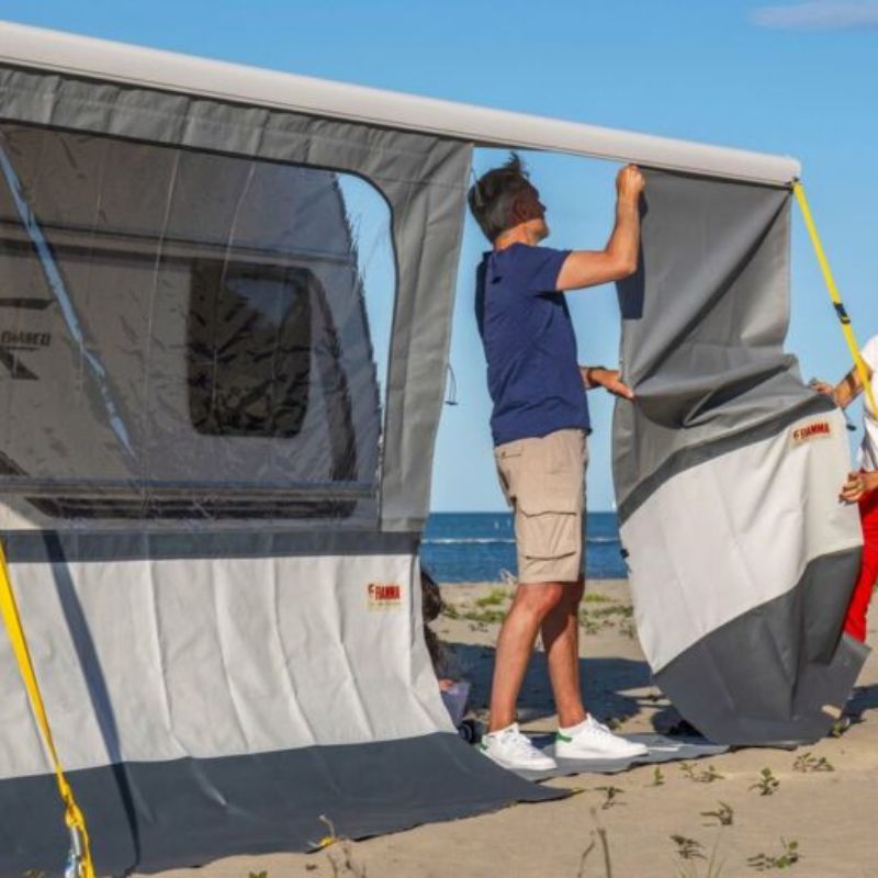 Fiamma Blocker Pro in fase di montaggio