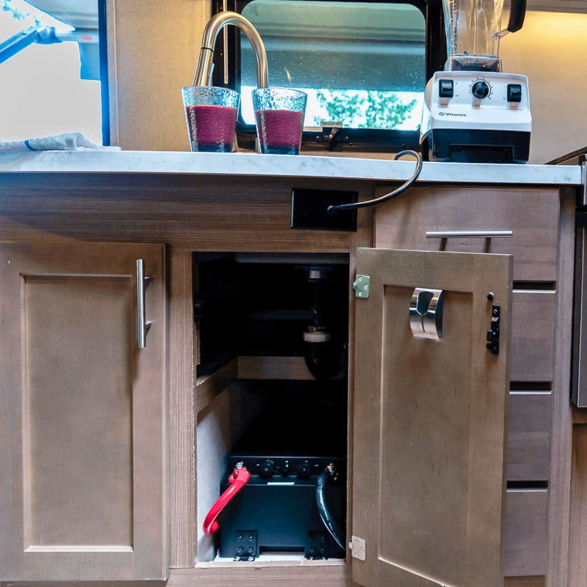 Renogy Pro S1 installata dentro vano cucina