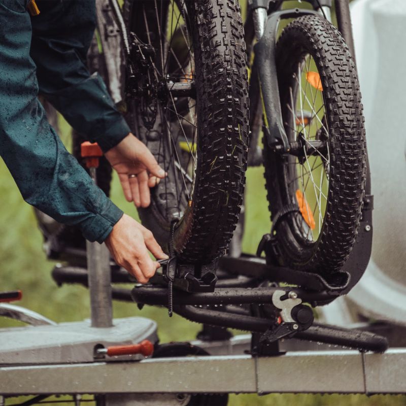 Thule Fatbike Rail Short Black montato in uso