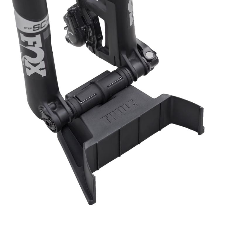 Thule Fork Mount Thru Axle installato su bicicletta
