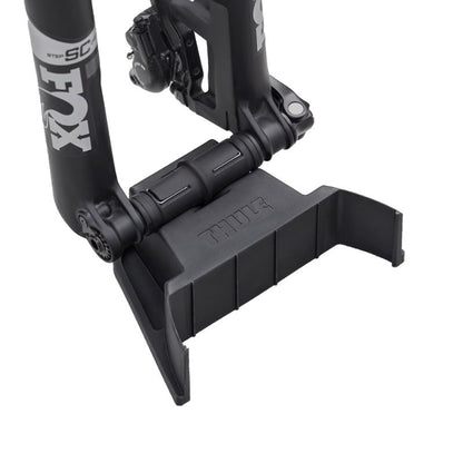Thule Fork Mount Thru Axle installato su bicicletta