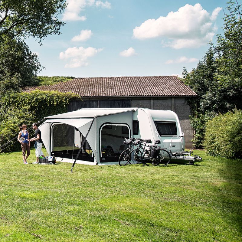 Thule Omnistor 1200 in uso con veranda esterna