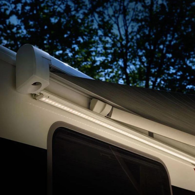 Thule Omnistor 5200 con luce LED aggiuntiva