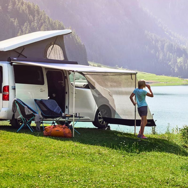 Thule Sun Blocker G2 Side in uso con minivan