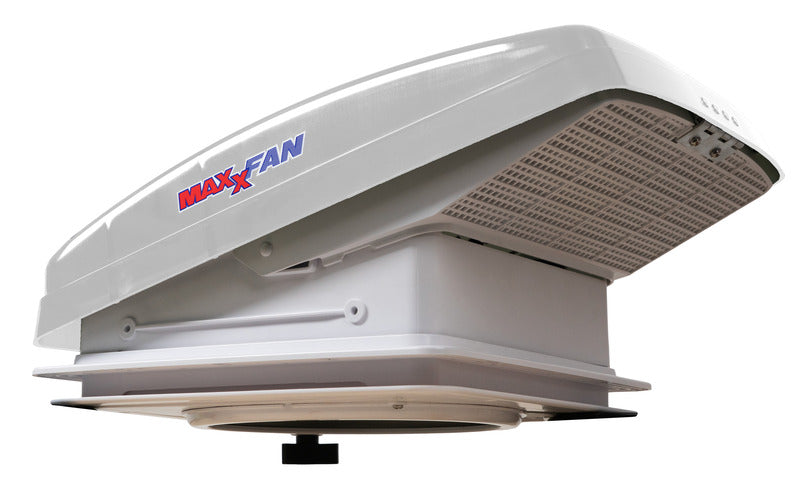 Airxcel MaxxFan Deluxe Compact 28x28 con cupola bianca aperta