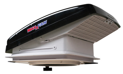 Airxcel MaxxFan Deluxe Compact 28x28 con cupola nera aperta
