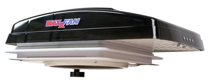 Airxcel MaxxFan Deluxe Compact 28x28 visto di lato