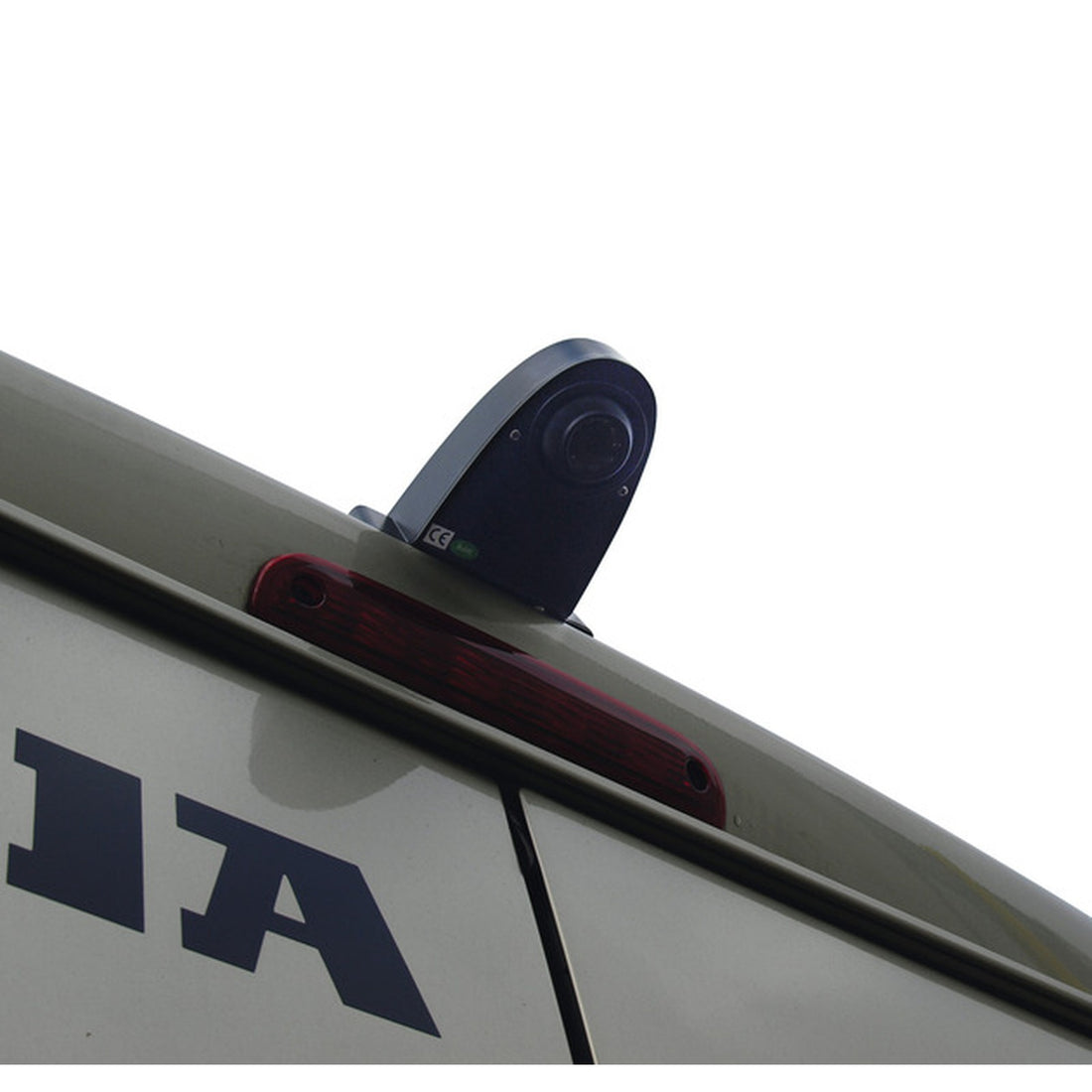 Retrocamera Carbest Van View montata sul bordo del tetto di un furgone, sopra le porte posteriori