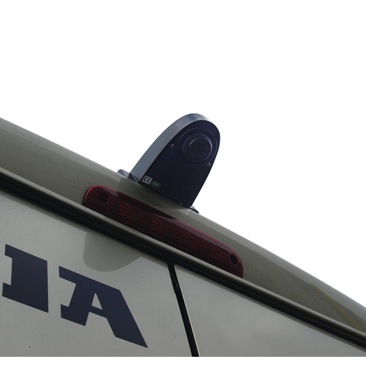 Retrocamera Carbest Van View montata sul bordo del tetto di un furgone, sopra le porte posteriori