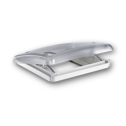 Oblò Dometic Mini Heki S aperto su un lato