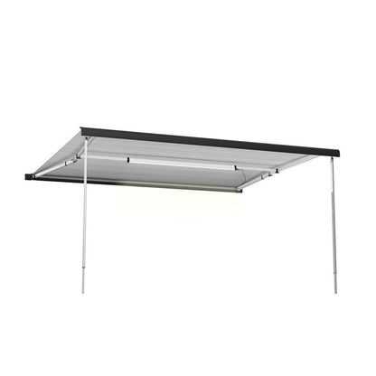 Due Fiamma Rafter LED montati sotto il telo del tendalino