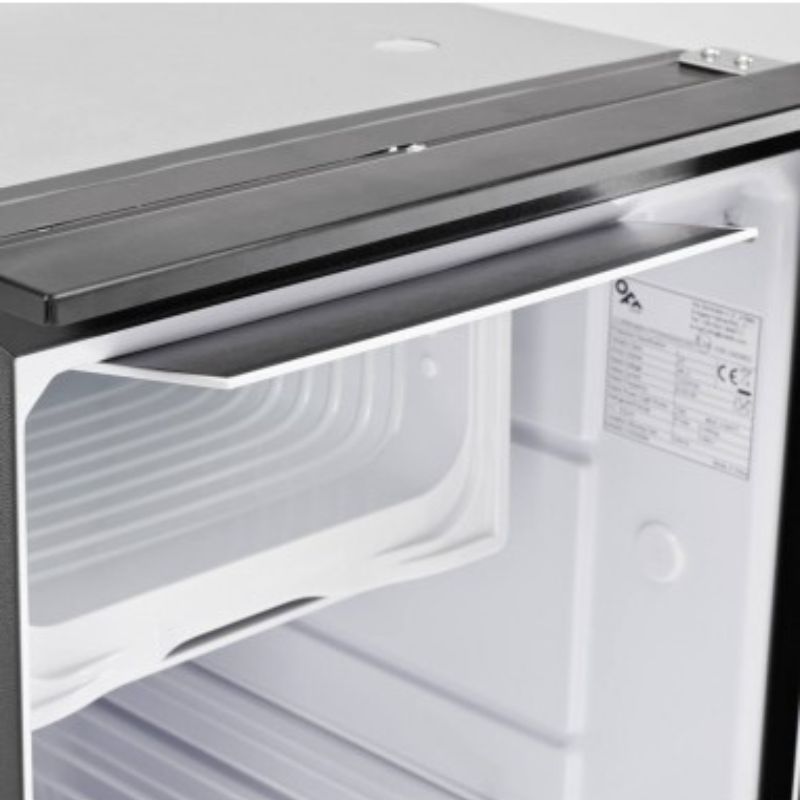 indel b off cruise 42 freezer aperto