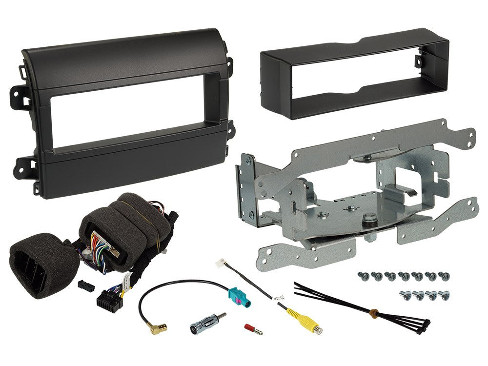 Cornice, staffe e cablaggio del kit di montaggio Alpine per il Fiat Ducato 8
