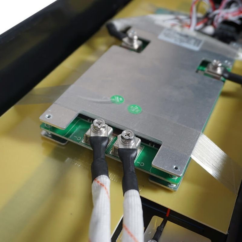 Ultimatron ULS dettaglio BMS interno collegamenti elettrici